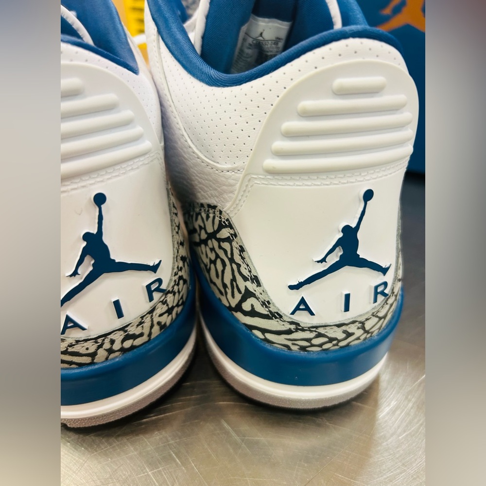 Jordan 3 Retro OG “ Wizards” - Picture 2 of 5